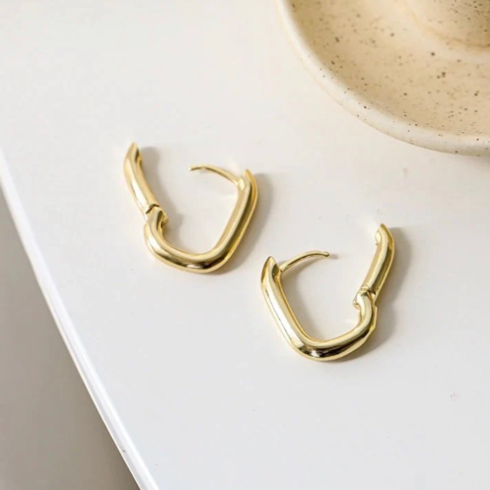 NWT 18k Gold plated modern hoop earrings - Picture 4 of 5